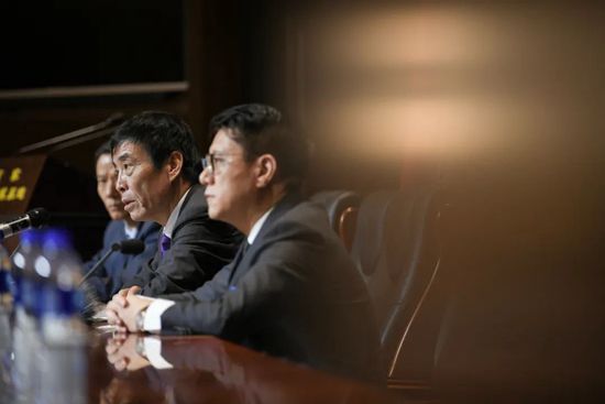 亚洲成人动漫在线观看