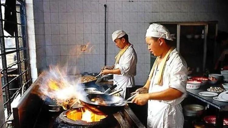 老师用丝袜脚夹茎好爽